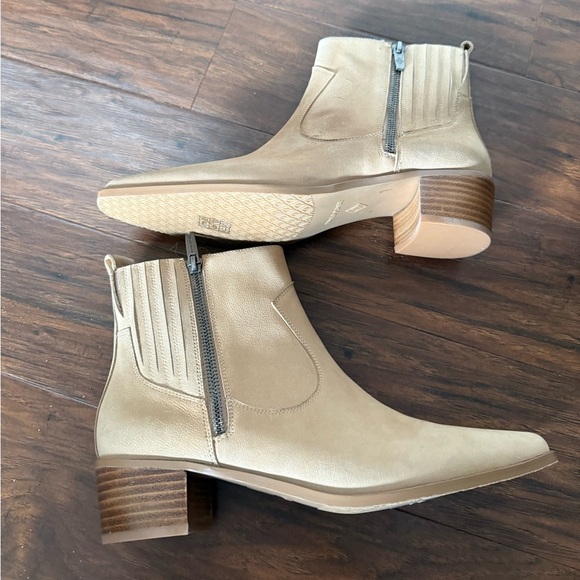 NWOT Donald Pliner Women's Tan Suede Western Ankle Boots-Size 9 - Picture 9 of 14